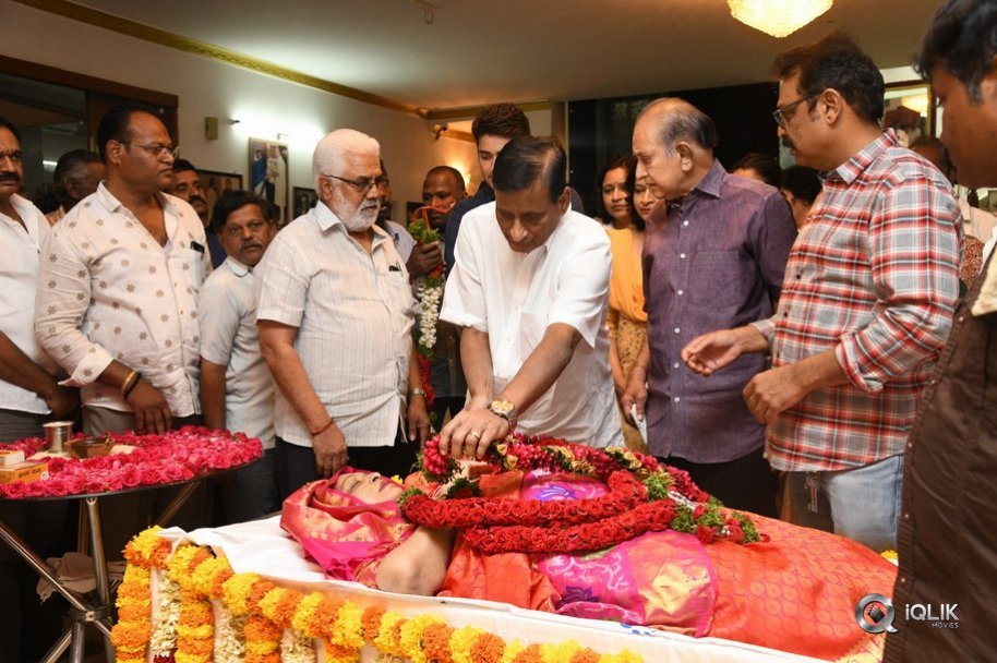 Celebrities-Pay-Homage-to-Vijaya-Nirmala-Garu